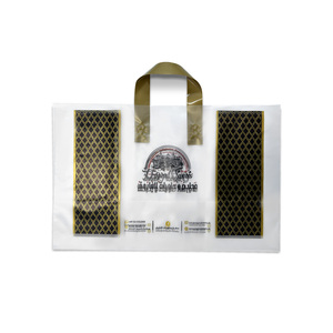 Bolsas de Compras de Plástico LDPE con Asas Suaves Impresas Personalizadas para Ropa y Boutiques - Product Image 1