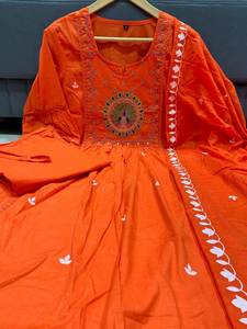 Collection de créateurs SUMMER DHAMAKA Nouveau ensemble Anarkali Kurta avec pantalon en rayonne et dupatta en malmal à motifs superposés 3 pièces Costume de fête moderne - Product Image 6