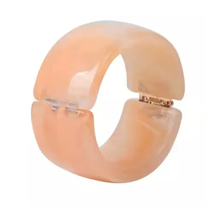 Bracelet manchette épais pour femme, en résine irrégulière et acétate marbré, large et coloré - Product Image 1