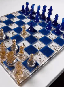 Juego de Ajedrez Blanco y Negro Hecho en Resina con Acabado Pulido, Ajedrez de Resina Blanco y Negro - Product Image 2