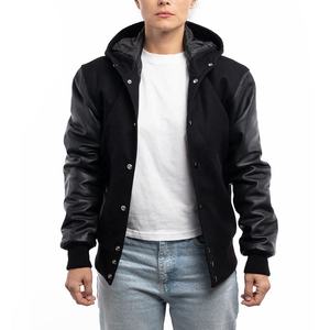 Veste universitaire pour femme en laine noire avec capuche et manches, personnalisable, respirante, sur mesure - Product Image 1