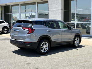 USADO 2024 Terrain SLE AWD Interior Oscuro Asientos de Cuero ACC Volante a la Izquierda Sin Accidentes - Product Image 5