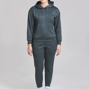 Ensemble de survêtements courts personnalisés pour femmes Ensemble de survêtements T-shirt Ensemble de shorts pour femmes Vêtements de haute qualité Fabriqué au Pakistan - Product Image 1