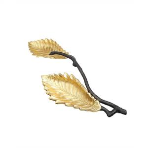 Bandeja de servicio de hoja moderna de mejor diseño, acabado dorado de aluminio para el hogar, restaurante, decoración de hotel, elegante bandeja de metal para servir. - Product Image 1