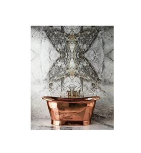 Grande baignoire autoportante en cuivre avec surface artisanale et finition rustique chaleureuse pour charme ancien - Product Image 4