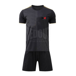 Uniforme de football pour hommes respirant et léger sur mesure avec manches courtes - Vente en gros - Product Image 1