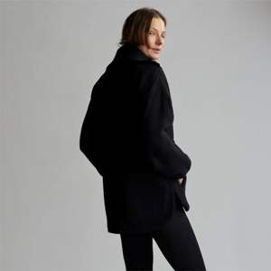 Veste Sherpa confortable pour femmes avec fermeture à demi-zip et col haut parfaite pour le confort par temps froid - Product Image 6