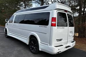 Camioneta de Conversión G-M-C Sava-na G2500 Explorer 2023 en Excelente Estado - Product Image 4
