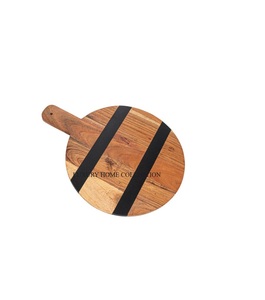 Tabla de cortar de madera duradera con una superficie lisa perfecta para cortar en cubitos y preparar alimentos en cualquier cocina - Product Image 1