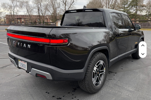 Rivian R1T Adventure Edition 2022 d'occasion, quatre moteurs, transmission intégrale, batterie grande capacité, non modifiée - Product Image 4