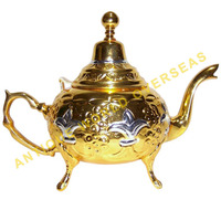 Samovar en laiton doré d'inspiration vintage marocaine/traditionnelle, avec support en métal orné, motif floral gravé, fait main