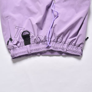 Pantalones de Nieve de Invierno OEM Color Lavanda, Estilo Cargo, Cintura con Cordón, Anillas en D, Múltiples Bolsillos, Aislamiento Térmico, Puños Ajustables y Logotipo Personalizado - Product Image 3