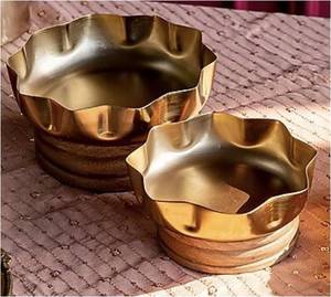 Ensemble de 2 bols de service en laiton classiques pour la maison hôtel restaurants vaisselle de table couleur or design moderne collations bols de service - Product Image 6