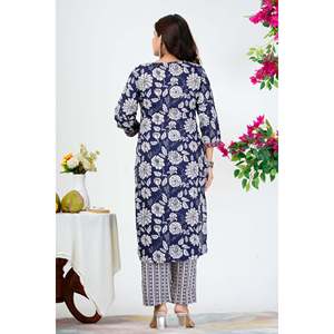 Elegante Conjunto de Kurta Estampado Floral Azul Marino para Mujer con Dupatta - Product Image 2