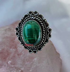 แหวนเงินแท้ 925 ดีไซน์คลาสสิก ประดับพลอยมาลาไคต์ทรงรี ขายส่งเครื่องประดับสำหรับงานแต่งงาน งานหมั้น ของขวัญวันครบรอบ งานเลี้ยง - Product Image 3