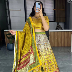 Dernier créateur Lehenga Choli en soie jaune riche avec Gota Patti Work et Dupatta pour les mariages et les fêtes de Diwali - Product Image 1