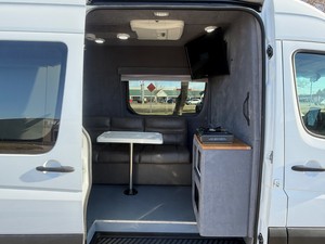 CAMPERA ME-RCE-DES-BE-NZ SP-RIN-TER 2013 ASEQUIBLE, TIPO RV, PARA TODAS LAS ESTACIONES, CON TRANSMISIÓN AUTOMÁTICA - Product Image 2