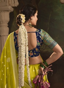Crêpe de soie pure de créateur avec tissage Zari lourd et Tussles sur Pallu, mariage de style traditionnel, vêtements pour femmes de haute qualité - Product Image 2