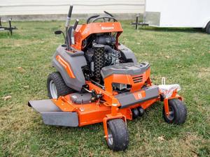 Tondeuse autoportée à essence V554 de qualité industrielle, 173 cm³, 2 temps, 2500 W, largeur de coupe de 54 pouces - Product Image 6