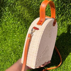 กระเป๋าสะพายหวายสำหรับผู้หญิงดีไซน์ใหม่สำหรับ2024ฤดูร้อนพร้อมเชือกพลาสติกทำด้วยมือจากเวียดนาม - Product Image 5