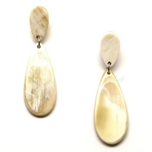 Boucles d'oreilles en agate et corne de buffle naturelle les plus élégantes pour femmes et filles Style animal unique de l'artisanat indien - Product Image 1