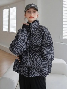 Veste matelassée à capuche épaisse et solide pour femmes, de haute qualité, sur mesure, nouvelle conception d'hiver, respirante, chaude, veste à bulles, tissage tissé - Product Image 3