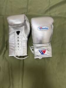 Guantes de Boxeo Profesionales Personalizados con Logotipo OEM, de Piel de Vaca Genuina Plateada, Transpirables, Impermeables y de Secado Rápido - Product Image 3