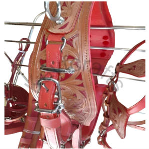 ชุดขี่ม้าหนังสีแดงสลักดีไซน์เนอร์งานฝีมือระดับพรีเมียมสำหรับรถเข็นม้าหนึ่งตัวธรรมชาติและมีสไตล์ - Product Image 2