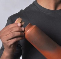 Bouteille en terre cuite artisanale avec bouchon en liège 920 ml, cadeau d'affaires, style contemporain, option de logo personnalisé pour acier inoxydable 304 certifié