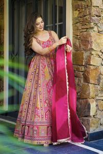 Lanzamiento del nuevo vestido de fiesta de diseñador, parte inferior y Dupatta en estilo totalmente Kali con almohadilla adjunta - Product Image 4