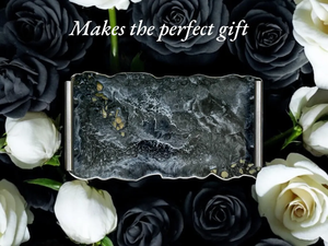 Plateau de service en époxy noir et blanc écologique fait à la main avec poignées décoratives pour la décoration intérieure ou les cadeaux - Product Image 3