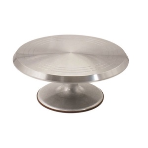 Support à gâteau élégant en bois de manguier, forme arrondie, finition émaillée, pour la décoration de table lors de mariages et de réceptions. - Product Image 5