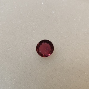 Piedra preciosa de corte brillante redonda suelta de turmalina natural rosa oscuro para la fabricación de joyas con exquisitos efectos de luz - Product Image 4