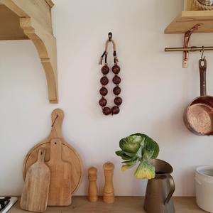 Encantadora guirnalda natural de primavera con flores de resina marrón para la decoración del hogar o eventos agrega una decoración colgante de pared romántica suave - Product Image 3