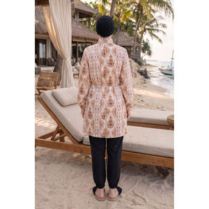 ชุดว่ายน้ำสปอร์ตสีเบจสามชิ้นแบบเรียบง่าย ปรับเอวได้และมีลวดลาย - Product Image 4
