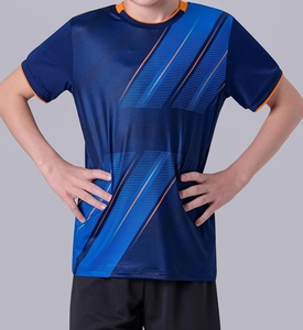 Uniforme de football pour hommes OEM - Tradeem Sports, séchage rapide et respirant, couleurs et tailles personnalisées, chaînes d'approvisionnement évoluables - Product Image 2