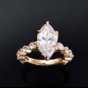 AMBER JEWELS Anillo de Compromiso Unisex de Plata 925 con Moissanita Corte Marquesa, Engaste Pavé, Estilo Clásico - Product Image 2