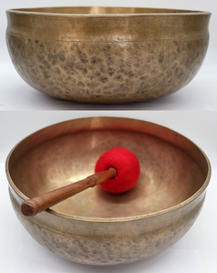 Grand bol chantant tibétain en laiton martelé avec maillet en feutre rouge pour la méditation, le yoga, la guérison par le son et la relaxation. - Product Image 1
