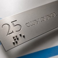Panneau de signalisation personnalisé en acier inoxydable brossé avec gravure bilingue Braille ADA pour hôtel, bureau, ascenseur, étage, porte, chambre