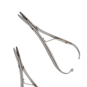 Pinces chirurgicales manuelles Mathieu en acier inoxydable 243 mm Porte-aiguilles long avec articulation à vis Ensemble d'instruments Fabriqué au Pakistan - Product Image 1