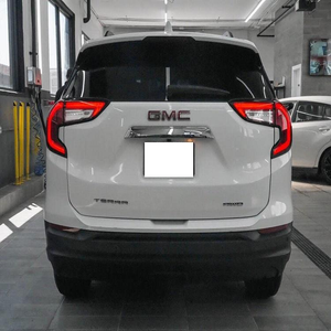 GMC Terrain SLE Turbo AWD 2023 d'occasion, sièges en cuir, faible kilométrage, prix compétitif, en stock, prêt à être expédié - Product Image 3