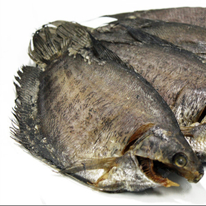 Exportamos grandes cantidades de pescado Gourami secado de forma natural - Product Image 1