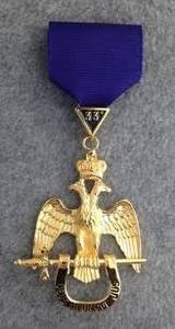 Joya Masónica del Rito Escocés de Grado 33 - Alas Descendidas, Joya Masónica Chapada en Oro - Product Image 4