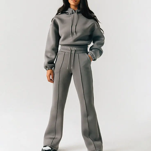 Conjunto de chándales con capucha recortada y pantalones acampanados para mujer, cómodo y elegante - Product Image 5