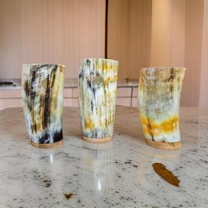 Recipiente para beber tradicional de vidrio con cuerno de búfalo hecho a mano para cerveza, whisky y decoración de barra para el Hogar disponible al mejor precio - Product Image 2