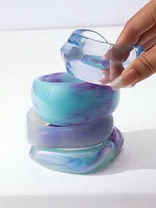 Bracelets en résine imperméables faits à la main de qualité supérieure pour femmes, bijoux tendance, couleurs personnalisées, cadeaux d'affaires - Vente en gros en ligne - Product Image 2