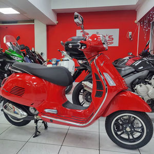 VENTE AVEC REMISE - VESPAS GTS310 (Super) Nouveaux scooters Garantie 3 ans Origine américaine - Product Image 5