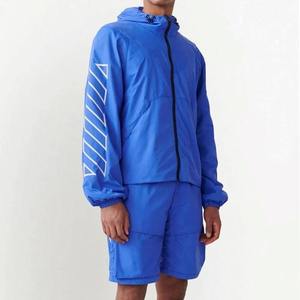 Ensemble veste et short d'extérieur coupe-vent personnalisable avec survêtement imperméable à capuche avec logo pour la saison d'hiver - Product Image 4
