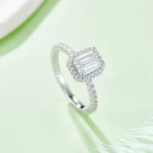 Diamante Cultivado en Laboratorio con Certificación IGI, Color F, Claridad VS1, Corte Esmeralda |   Piedra Suelta CVD para Anillos Personalizados, Colgantes y Joyería Fina - Product Image 5