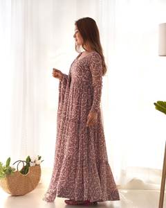 Bollywood inspiré attrayant vêtements ethniques prêts à l'emploi femmes Georgette pleine volants Anarkali robe pour femmes et filles porter - Product Image 3